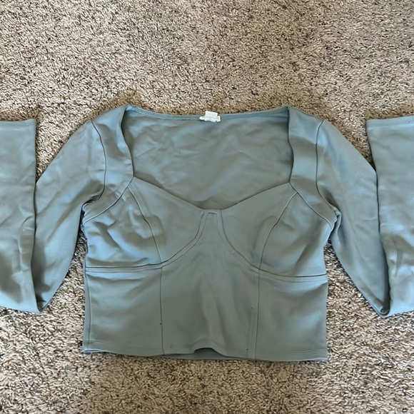 Long sleeve garage crop top - Picture 1 of 2